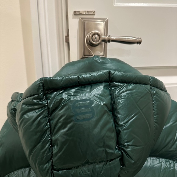 Aritzia superpuff jacket - Picture 4 of 4